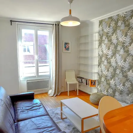 New Sunny Flat Near Montorgeuil *