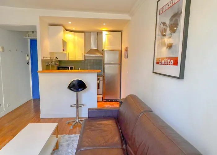 New Sunny Flat Near Montorgeuil * Parijs